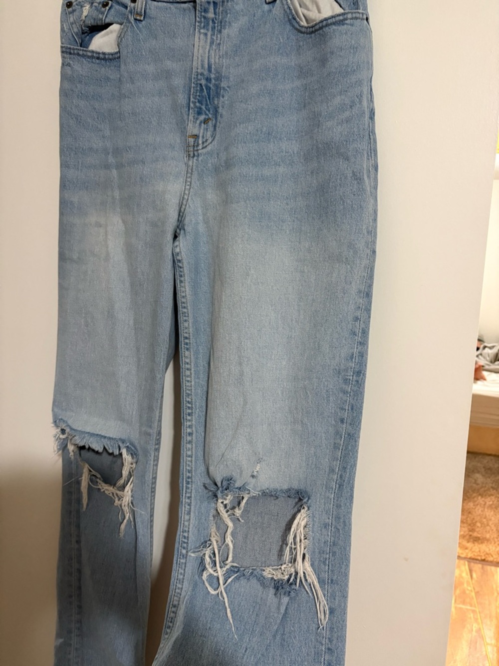 Abercrombie & Fitch Light Blue Straight-Leg Distressed Jeans - Picture 3 of 4